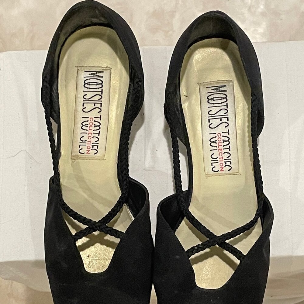 Mootsies Tootsies Collection Size 8M, 1 1/8 inch Square Heel, Black, Close Toe